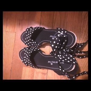 Wraps around the lower leg. Very stylish shoes